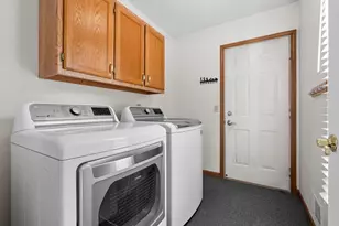 7116 Crown Pointe Cir, Portage, MI 49024 - Photo 9