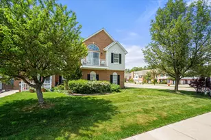 597 Olde English Cir, Howell, MI 48855 - Photo 3
