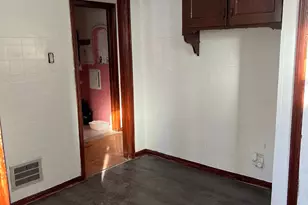 8510 Lauder St, Detroit, MI 48228 - Photo 9
