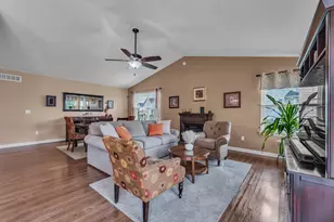 31185 Handsomer Dr, Flat Rock, MI 48134 - Photo 11