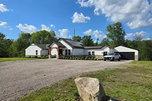 4086 W Commerce Rd, Milford, MI 48380 - Photo 1
