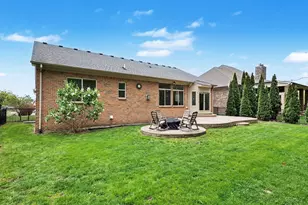 45654 Lookout Dr, Macomb, MI 48044 - Photo 3