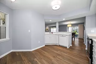 717 Fieldstone Cir W, Chelsea, MI 48118 - Photo 9