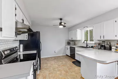 222 York View Place NW, Comstock Park, MI 49321 - Photo 9