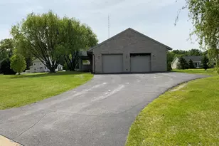 7715 Hidden Knoll Ct NE, Byron, MI 48418 - Photo 3