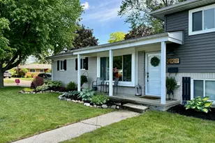 39011 Pinetree St, Livonia, MI 48150 - Photo 3
