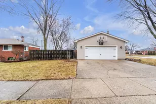 39011 Pinetree St, Livonia, MI 48150 - Photo 37