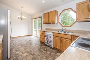 54163 Ridgeview Cir, Paw Paw, MI 49079 - Photo 11