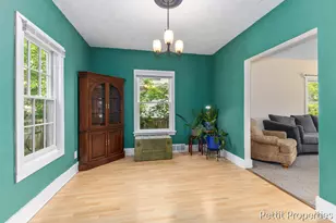 921 Temple St SE, Grand Rapids, MI 49507 - Photo 3