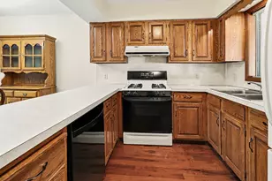 5851 Leisure S Dr SE, Grand Rapids, MI 49548 - Photo 9