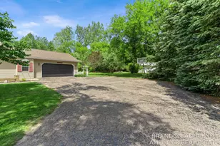 10226 SW Greenville Rd, Greenville, MI 48838 - Photo 51