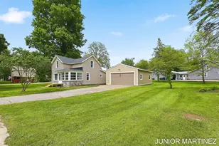 204 N Sherwood Ave, Plainwell, MI 49080 - Photo 3