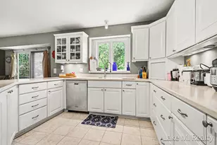 5537 Bentbrook Dr SE, Grand Rapids, MI 49508 - Photo 5