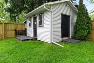 409 Oak St, Three Oaks, MI 49128 - Photo 33