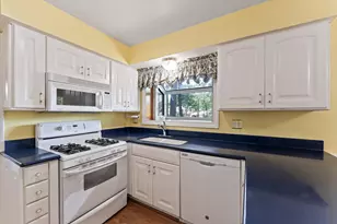 23260 Ennishore Dr, Novi, MI 48375 - Photo 9