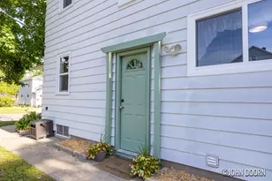 852 Diamond Ave NE, Grand Rapids, MI 49503 - Photo 3