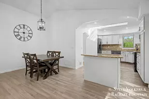 2006 Burton Knoll Ct SE, Grand Rapids, MI 49546 - Photo 9