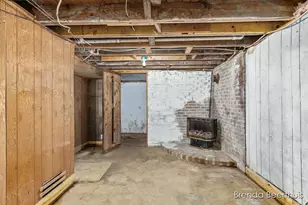 165 E Division St NE, Rockford, MI 49341 - Photo 25