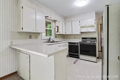 723 Marbury SE, Ada, MI 49301 - Photo 7