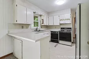 723 Marbury SE, Ada, MI 49301 - Photo 7