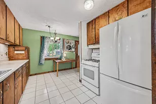 6550 Saline Dr, Waterford, MI 48329 - Photo 9