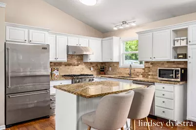 2206 Thistledowne Drive NE, Grand Rapids, MI 49505 - Photo 9