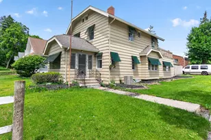 802 Oakridge Dr, Jackson, MI 49203 - Photo 1