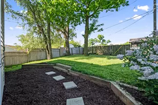 1008 Beachland Blvd, Waterford, MI 48328 - Photo 31