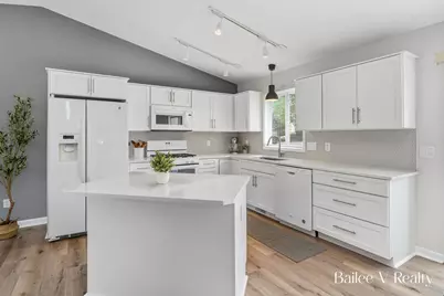 1660 Simmons Avenue NE, Grand Rapids, MI 49505 - Photo 9