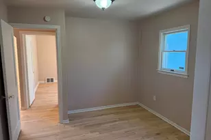 22415 Wilmot Ave, Eastpointe, MI 48021 - Photo 11
