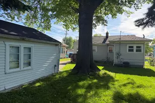 22415 Wilmot Ave, Eastpointe, MI 48021 - Photo 3