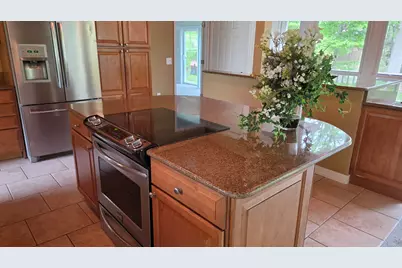 32619 Greenland Court, Livonia, MI 48154 - Photo 9