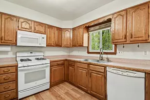 306 Silverhill Dr, Houghton Lake, MI 48629 - Photo 11