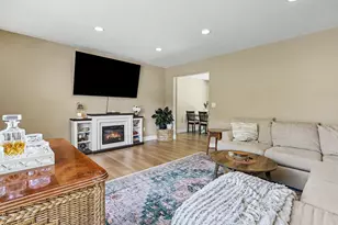 240 S Broton Rd, Muskegon, MI 49442 - Photo 9