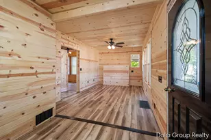 124 N Warren Ave, Big Rapids, MI 49307 - Photo 3