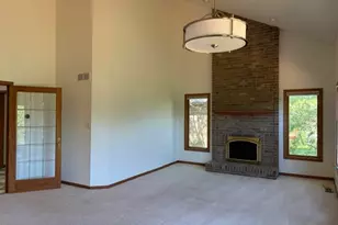 1261 Laurel View Dr, Ann Arbor, MI 48105 - Photo 7