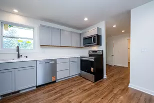 6027 Superior St, Coloma, MI 49038 - Photo 13