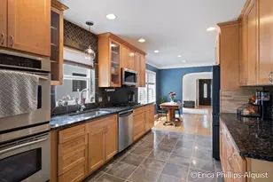 2142 Emerald Ave NE, Grand Rapids, MI 49505 - Photo 9