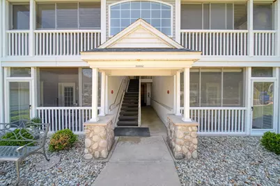 822 W Barrington Circle, Jackson, MI 49203 - Photo 3