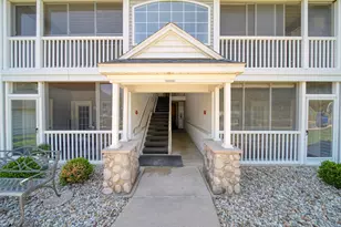 822 W Barrington Cir, Jackson, MI 49203 - Photo 3