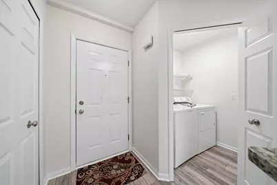 822 W Barrington Circle, Jackson, MI 49203 - Photo 5