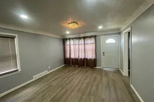 7387 Minock St, Detroit, MI 48228 - Photo 9
