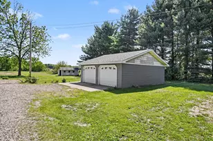 22111 Dutch Settlement St, Cassopolis, MI 49031 - Photo 9