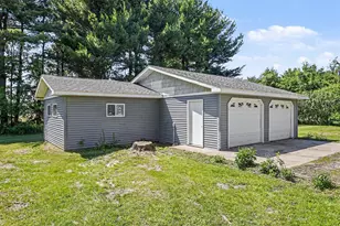 22111 Dutch Settlement St, Cassopolis, MI 49031 - Photo 13