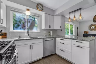 2350 Hilldale Dr, Ann Arbor, MI 48105 - Photo 17