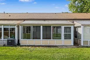 25176 Potomac Dr, South Lyon, MI 48178 - Photo 17