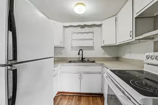 25176 Potomac Dr, South Lyon, MI 48178 - Photo 5