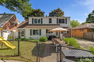 1853 Leonard St NW, Grand Rapids, MI 49504 - Photo 33