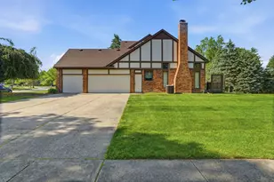 1176 Bradbury Dr, Troy, MI 48098 - Photo 3