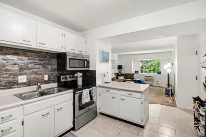 756 W Kilgore Road #205, Kalamazoo, MI 49008 - Photo 5